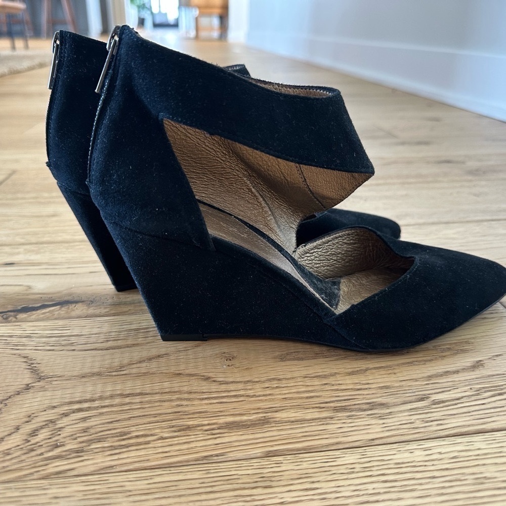 Anthropologie Pied Juste Black Suede Wedge Pumps. Velvet feel.